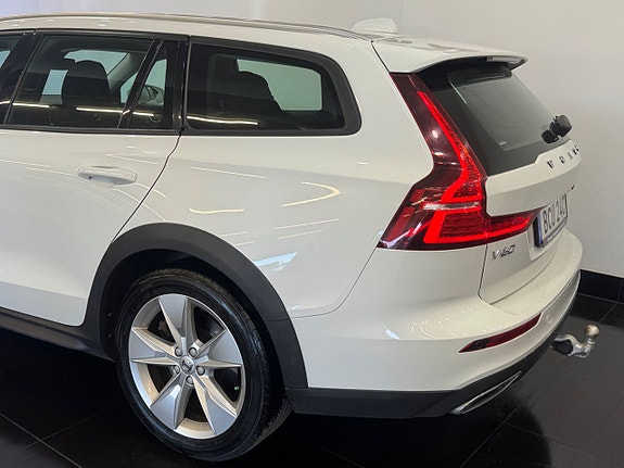 Volvo V60 Cross Country 5 of 5