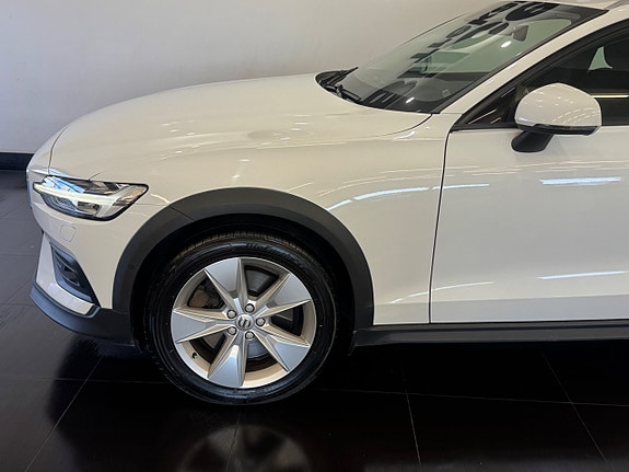 Volvo V60 Cross Country 4 of 5