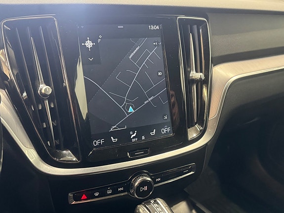 Volvo V60 Cross Country 8 of 11