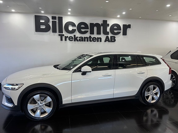 Volvo V60 Cross Country 3 of 5