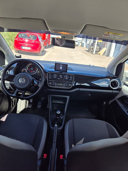Volkswagen UP! 4 of 4