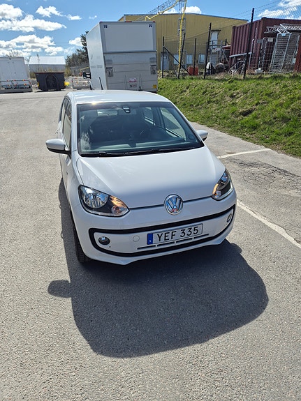Volkswagen UP! 2 of 4