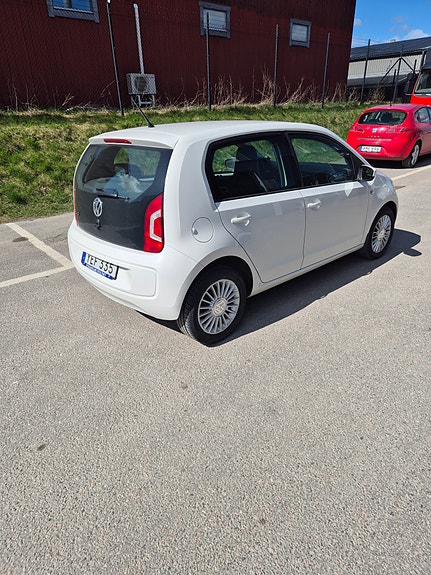 Volkswagen UP! 3 of 4