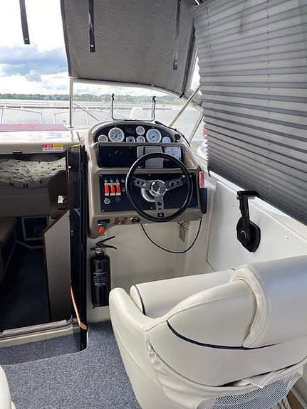 Höstpris Bayliner 2855 Ciera 1995 (350 hk, motor från 2006) – Välutrustad 9 of 11