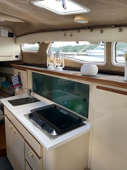 Höstpris Bayliner 2855 Ciera 1995 (350 hk, motor från 2006) – Välutrustad 7 of 11