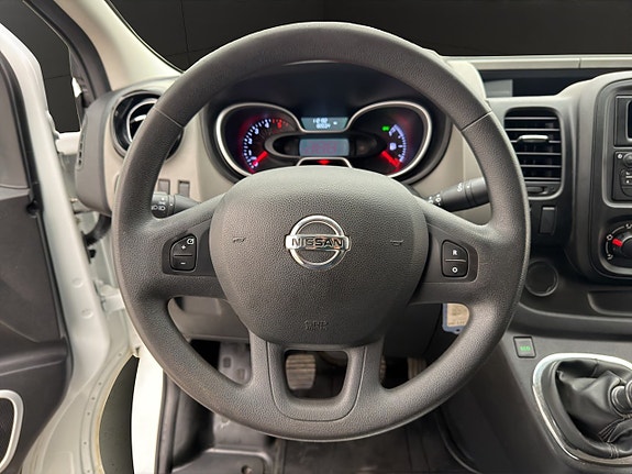 Nissan NV300 15 of 23