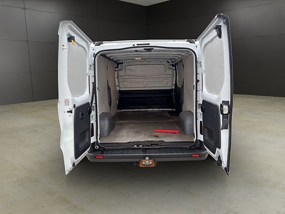 Nissan NV300 11 of 23