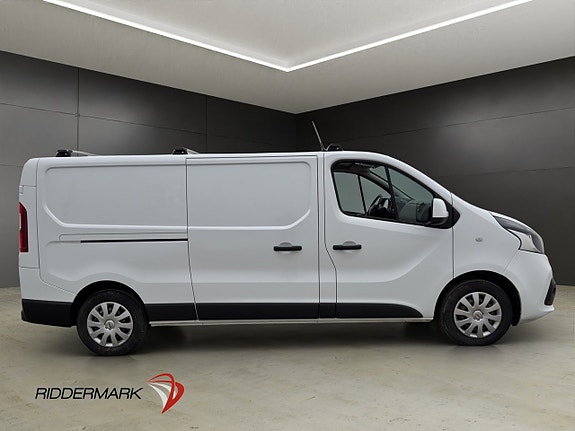 Nissan NV300 2 of 5