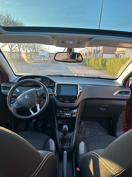 Peugeot 208 4 of 5