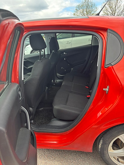Peugeot 208 5 of 5