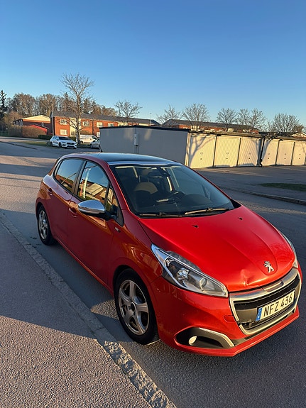 Peugeot 208 3 of 5