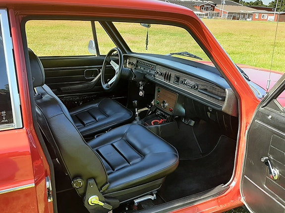 Volvo 142 2 of 9