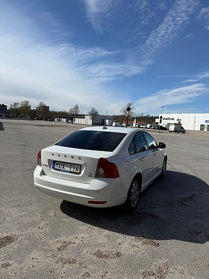 Volvo S40 2 of 5