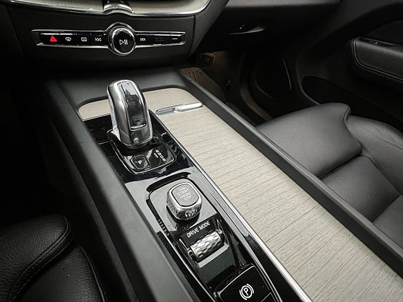Volvo XC60 25 of 30