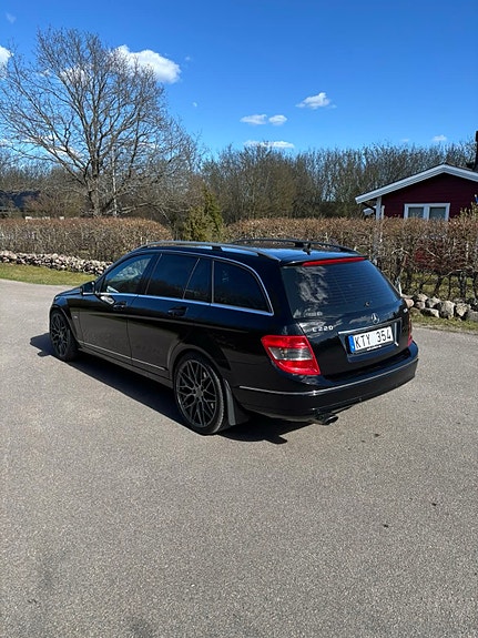 Mercedes-Benz C220 3 of 7