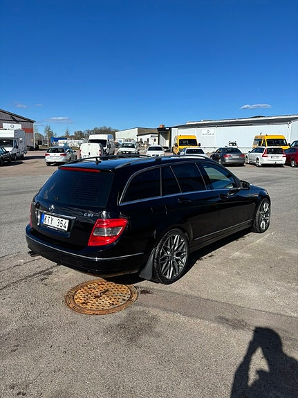 Mercedes-Benz C220 2 of 7
