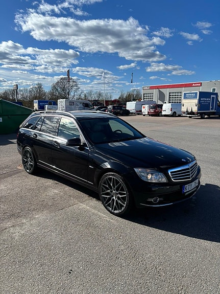 Mercedes-Benz C220 5 of 7