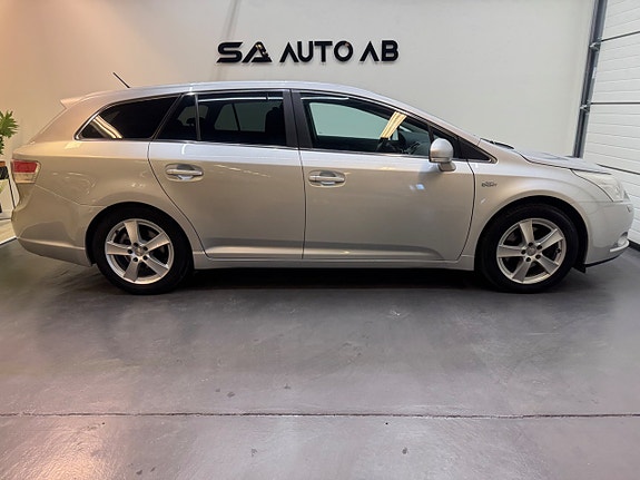 Toyota Avensis 4 of 5