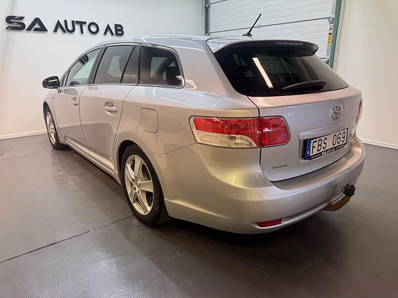 Toyota Avensis 3 of 5