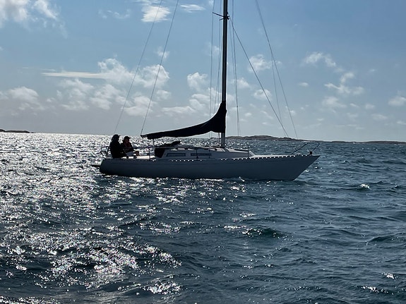 Omega 28 – välhållen klassiker i fint skick, segelklar i Grundsund 2 of 5