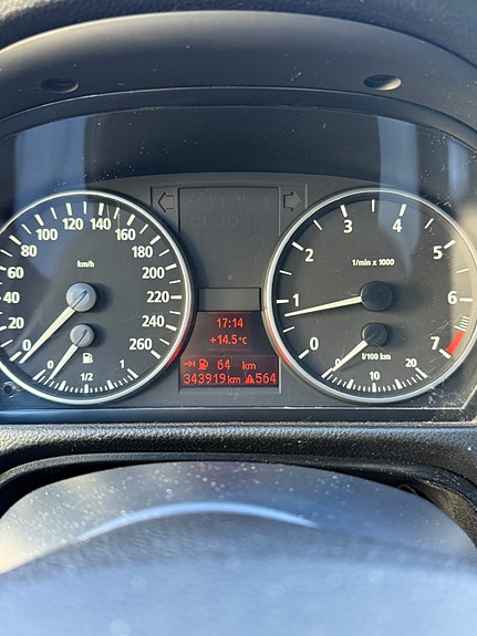 BMW 320i 2 of 7
