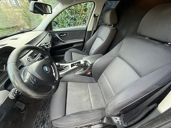 BMW 320i 5 of 7