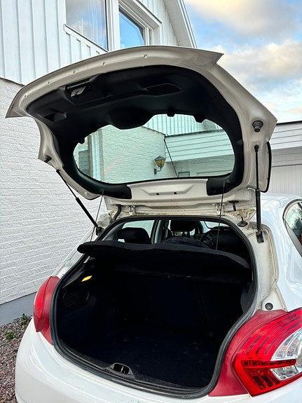 Peugeot 208 4 of 5