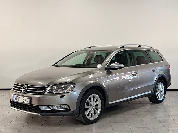 Volkswagen Passat Alltrack 2 of 5