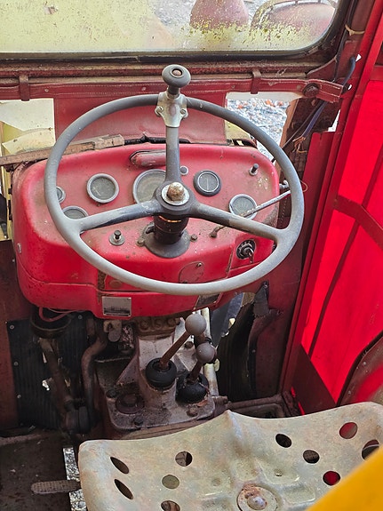 Massey Ferguson ST135A 2 of 4