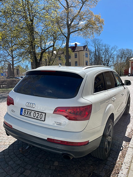 Audi Q7 4 of 5
