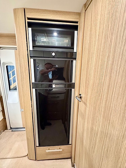 Niesmann Arto 88 EK Långbädd Taksäng EP-Stödben Solpanel Lithium Automat 19 of 30