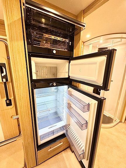 Niesmann Arto 88 EK Långbädd Taksäng EP-Stödben Solpanel Lithium Automat 20 of 30