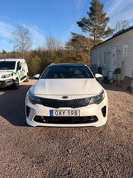 Kia Optima 2 of 24