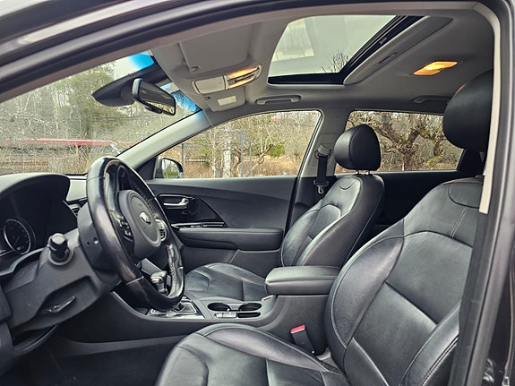 Kia Niro 2 of 3