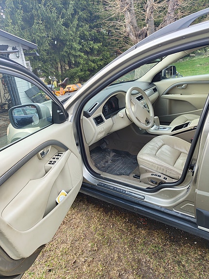 Volvo XC70 3 of 5