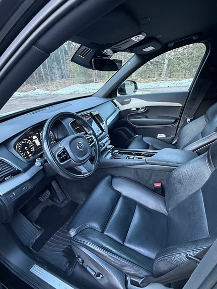 Volvo XC90 3 of 5