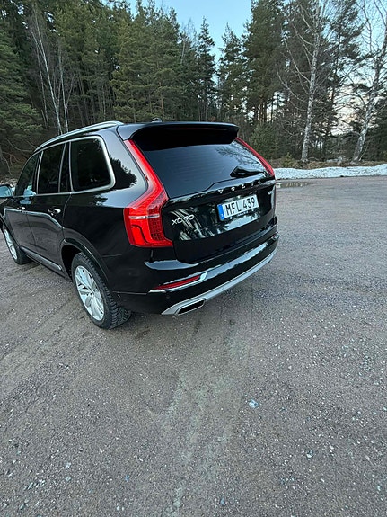 Volvo XC90 2 of 5
