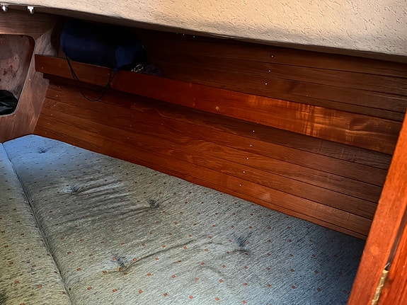 Segelbåt Winga 29 med bytt motor och extra inredning i teak 5 of 5
