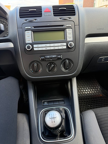 Volkswagen Golf V 4 of 5