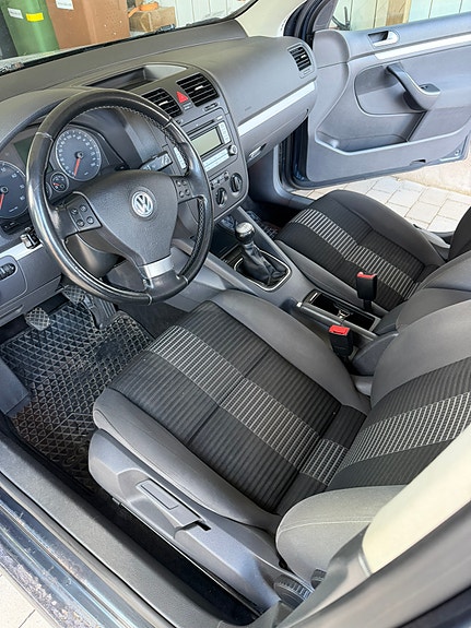 Volkswagen Golf V 5 of 5