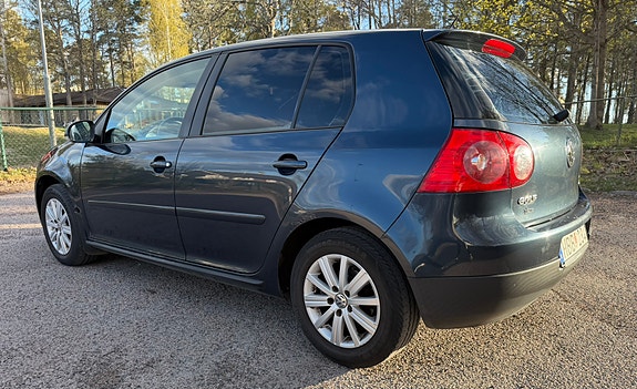 Volkswagen Golf V 2 of 5