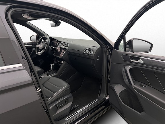 Volkswagen Tiguan 10 of 30