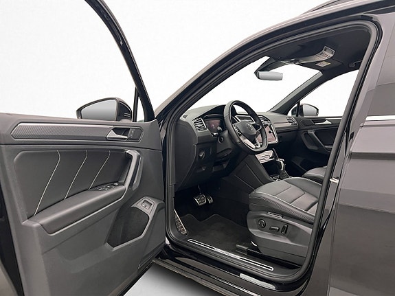 Volkswagen Tiguan 8 of 30