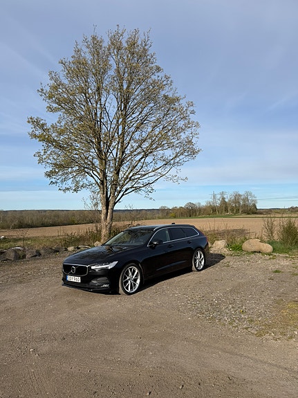 Volvo V90 2 of 10