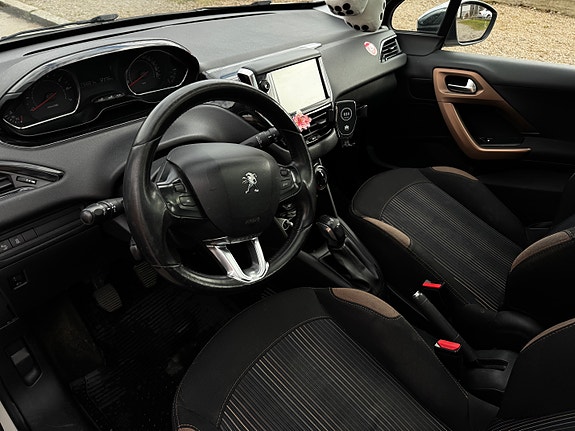 Peugeot 208 4 of 5
