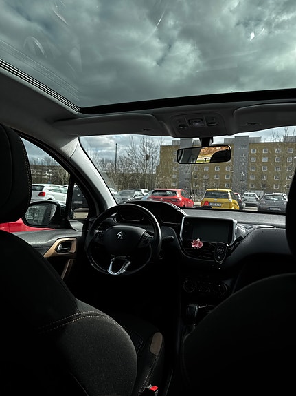 Peugeot 208 5 of 5