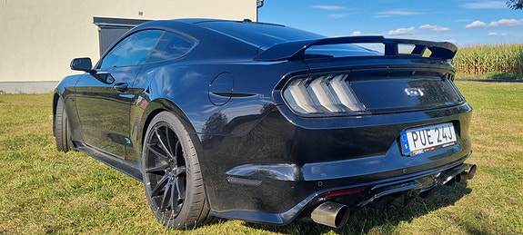 Ford Mustang 3 of 5
