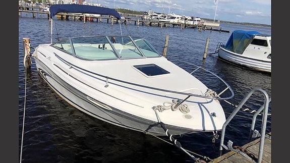 Sea Ray 215 Express Cruiser