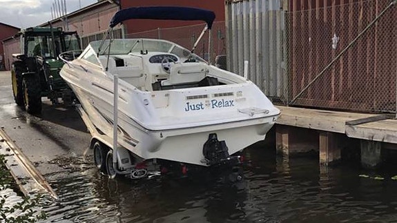 Sea Ray 215 Express Cruiser 2 of 8