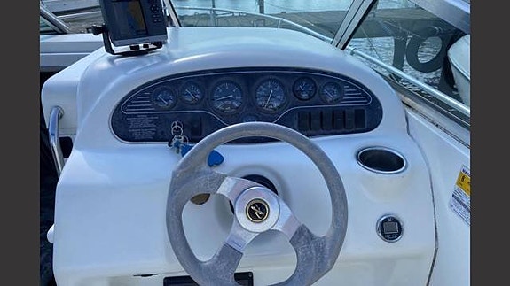 Sea Ray 215 Express Cruiser 4 of 8